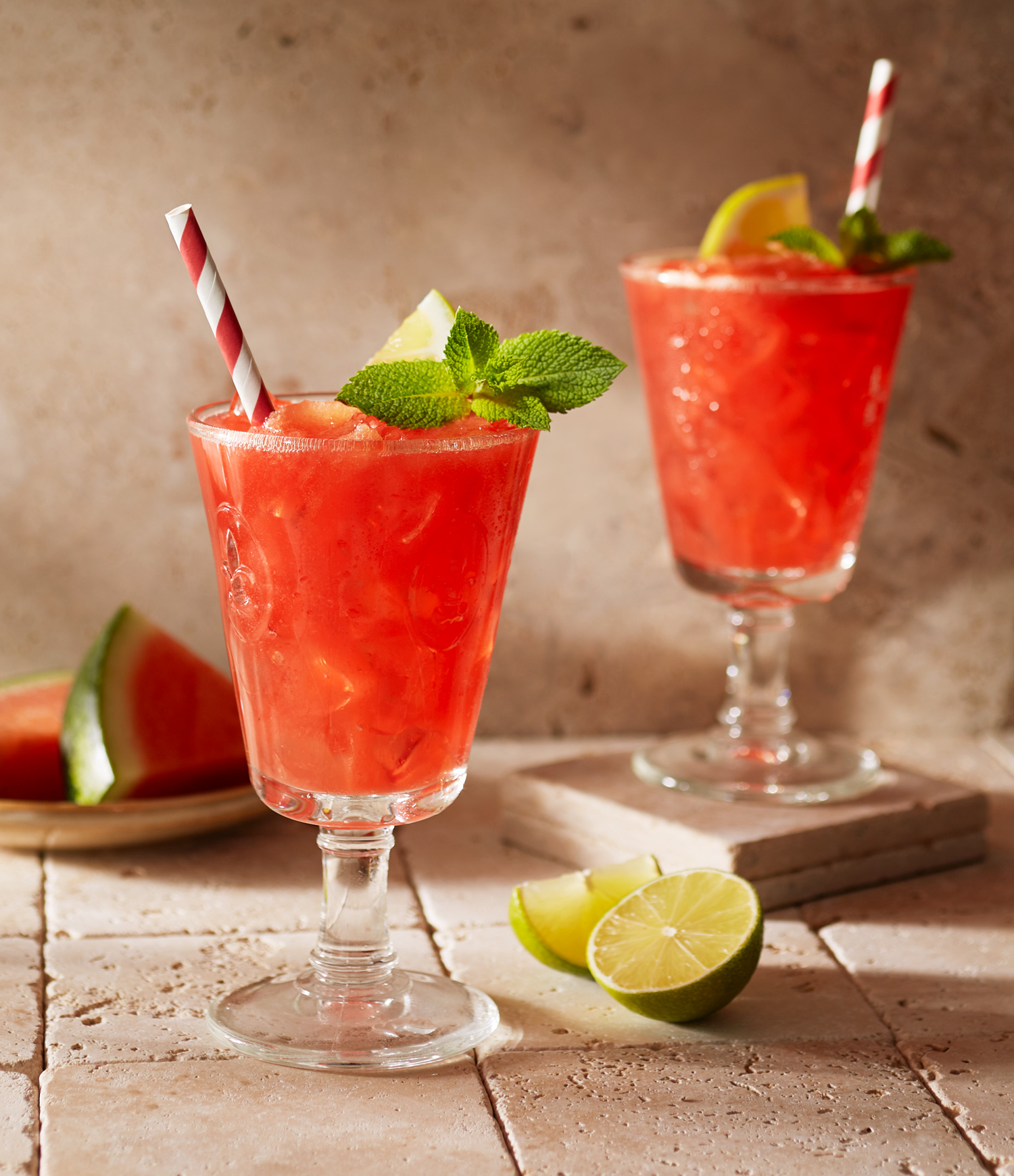 Mocktail mit Wassermelone, Grüner Minze, Limettensaft und Honig.