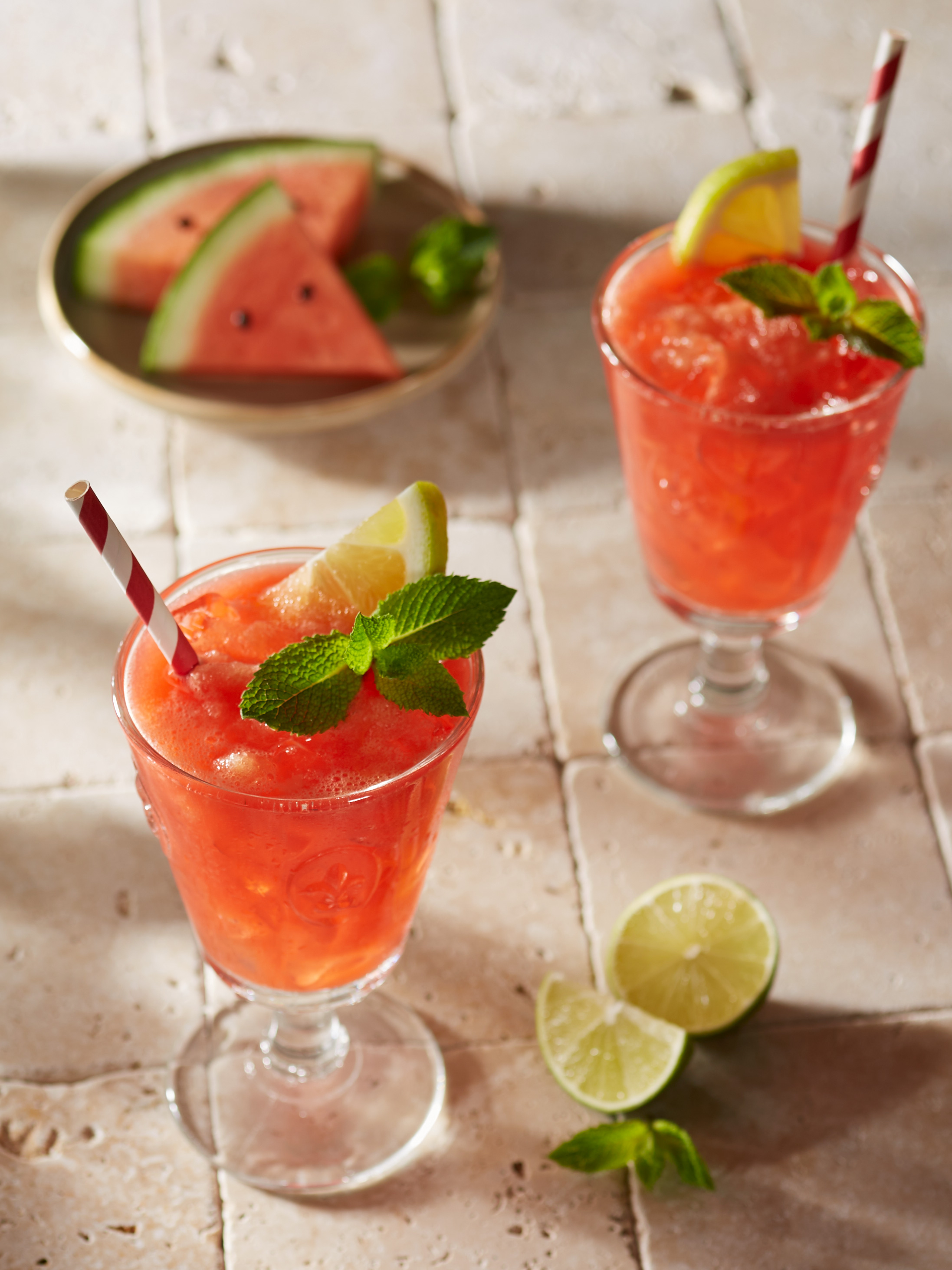 Wassermelonen-Mocktail mit Minze und Limettensaft.