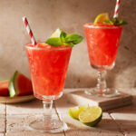 Mocktail mit Wassermelone, Grüner Minze, Limettensaft und Honig.